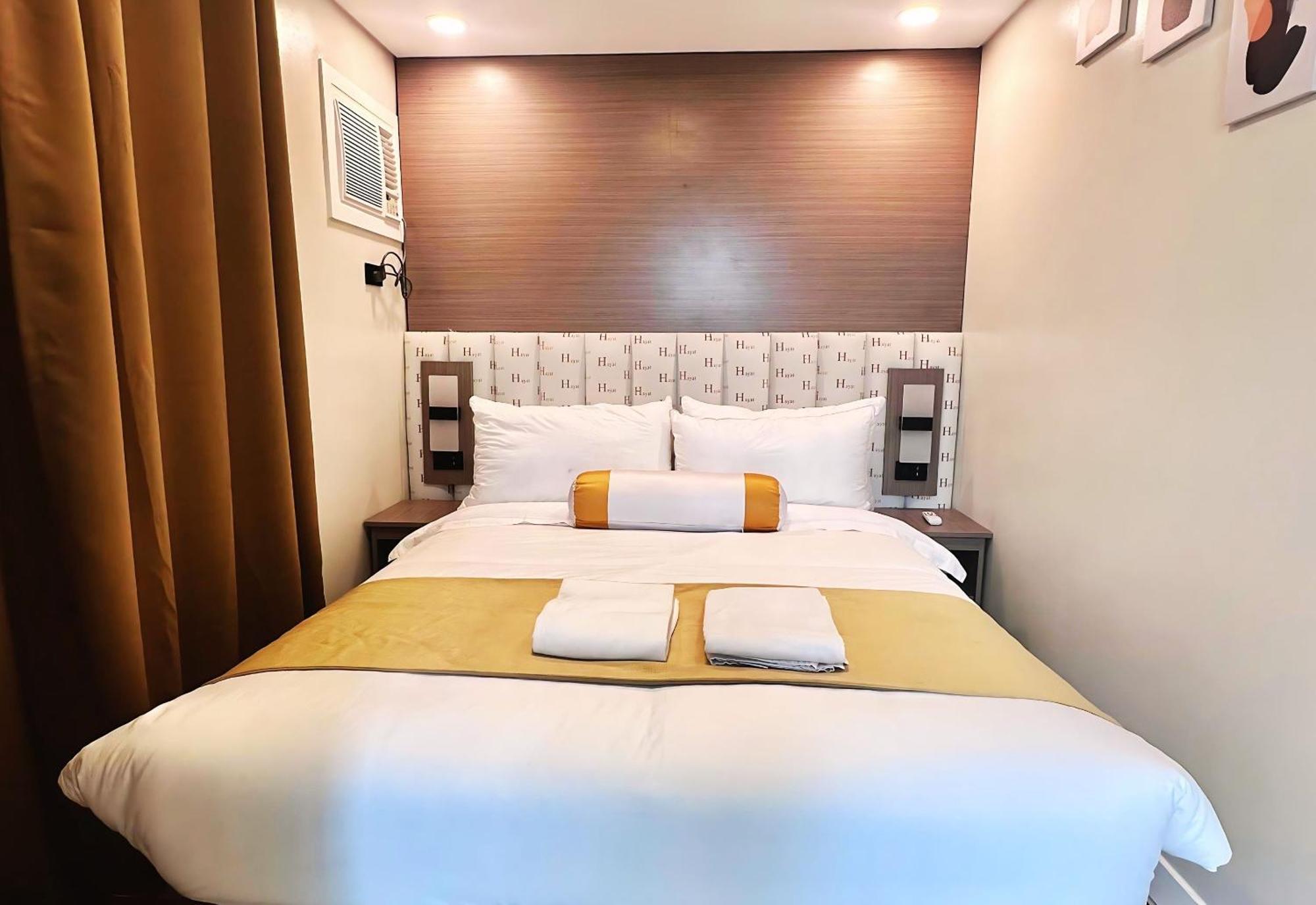 Hayat Sky Towers Hotel Cebu Bagian luar foto